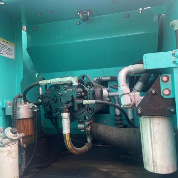 Kobelco SK200 SK210 Excavatrice à rampe avec une capacité de seau de 0,8 m3 et une puissance de 114 kW