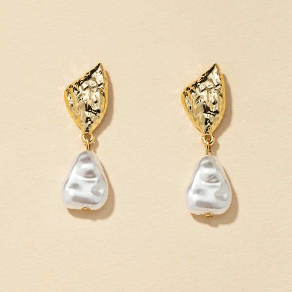 2025 Popular and Elegant a Pair of Opposite Sex Pearl Earrings Hot Selling