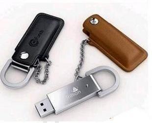 Movimentação 005 do flash de USB da caixa do metal e do couro