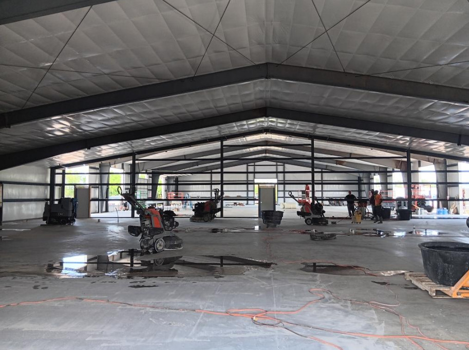 Rockwool Insulation Q345 Steel Grade Metal Warehouse Building With Round Bar Brace