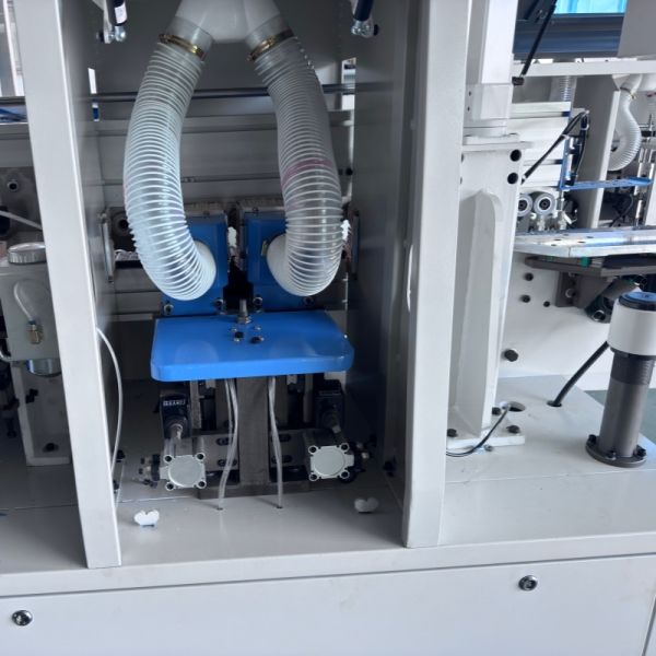 Machine à border les chants de menuiserie linéaire automatique 0,4 - 3 mm d'épaisseur de chant