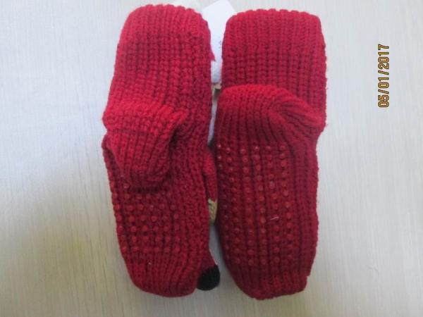 Knitted flooring socks--100% acrylic yarn--Christmas gifts--girls and boys--with slip dot
