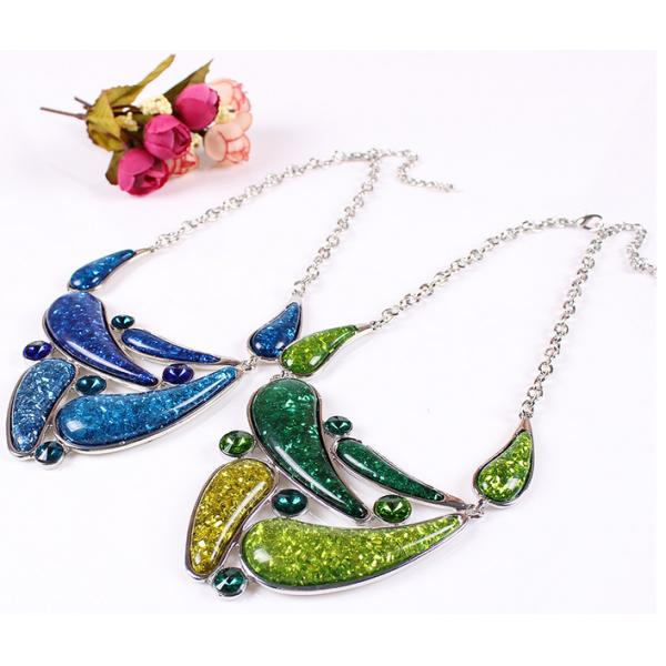 European and American retro-grade resin glitter sprinkled with diamond necklace
