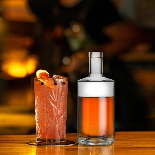 700ml Glass Bottle for Vodka Rum Whisky Screen Printing Hot Stamping Painting Engraving