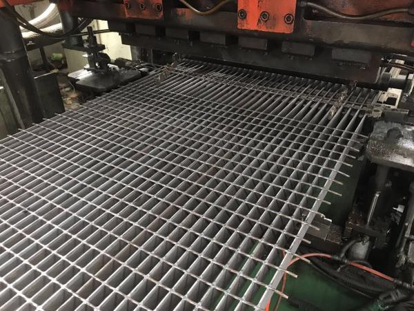 Galvanized Steel Grid Price Building Material Press Locked Welded Serrated Bar Steel Grating