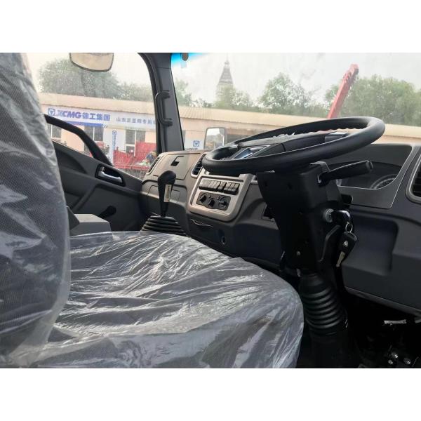 Used Small Trucks 4×2 Drive Mode Loading 4-6 Tons Right Hand Drive Sinotruck Howo Lorry Truck