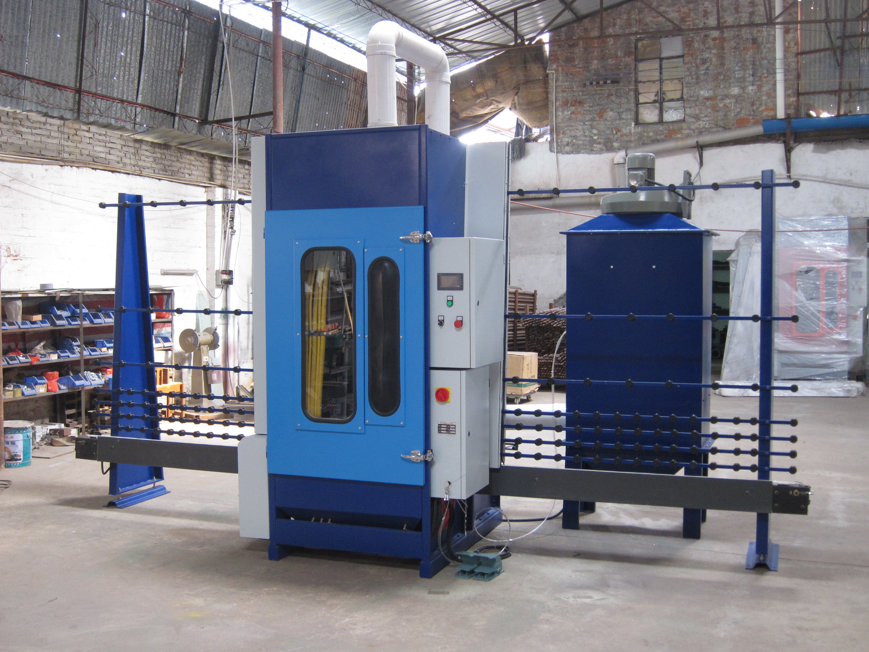 Industrial Automatic Vertical Glass Sandblasting Machine For Sandblast Glass / Mirror