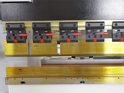 9+1 оси гибридная CNC прессовая тормозная машина 125 тонн HDE-125T/3200