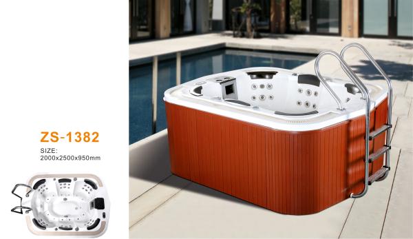Outside home whirlpool tub massage jets for family use with steps