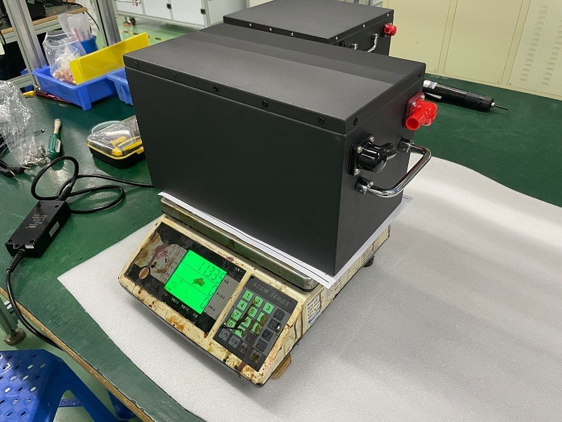 Батареи цикла Под-места Lifepo4 случая батареи 12v 100Ah отдыха иона лития стальные глубокие для туриста RV Motorhome