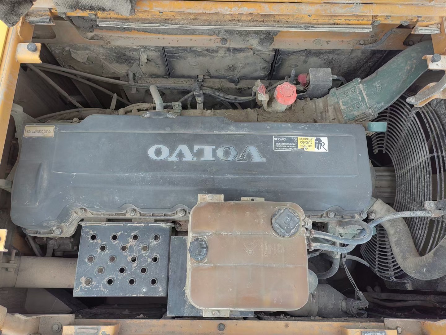Швеция Использованы VolvoEC380 экскаваторы Гидравлический полётный буровой ковш 38Тонный горный ковш