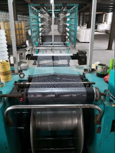 Apparel Warping Machine For Hook And Loop Yarn With Smooth Operation