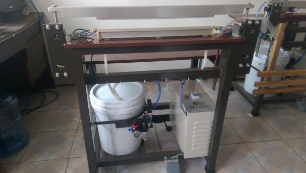 Papel higiénico barato Papel de tejido para el rostro Tela de embalaje Máquina 10-20 bolsas / minuto Para comenzar un nuevo negocio