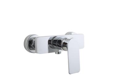 Mixer de chuveiro moderno montado na parede com material de latão T9384 Eficiente