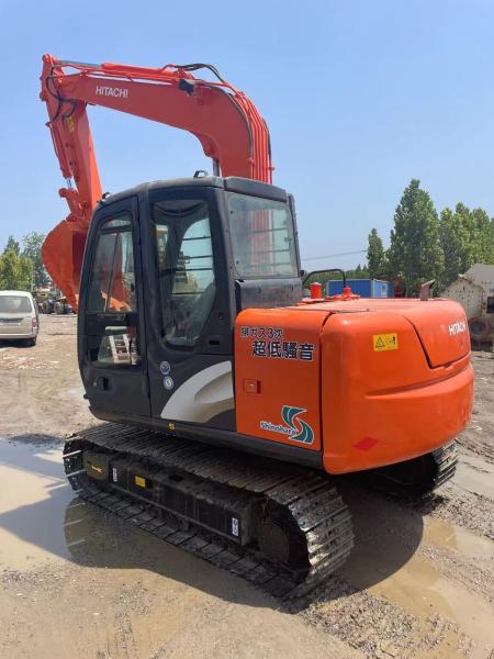Pelle hydraulique Hitachi ZX 70 d'occasion : Machines compactes fiables pour les projets de construction et d'aménagement paysager