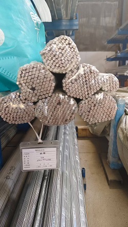 Tige en titane pur idéale pour les dispositifs médicaux, les composants aérospatiaux et les pièces industrielles résistantes à la corrosion.