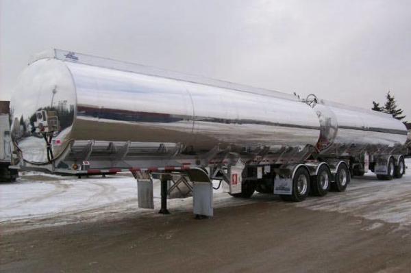 CIMC New Design Super B-Tank Diesel Fuel Tanker Truck Wheel for Oil, Water, Chemical Storage & Refueling Steel Storage