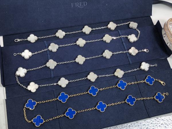 Fantastic  Van Cleef & Arpels 18k Gold Vintage Alhambra Necklace 10 Motifs