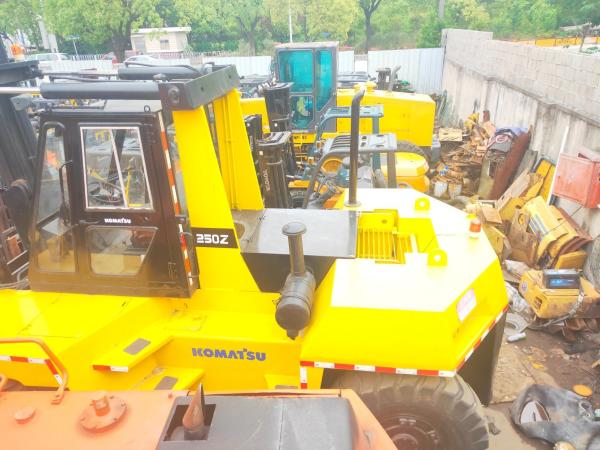                  Used Japanese 25 Ton Foklift Used Forklift Komatsu Fd250 Used Komatsu 2ton-30ton Forklift on Sale             