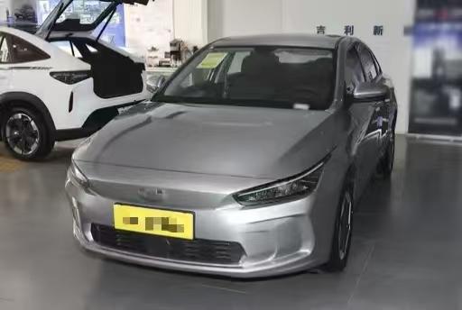 Used Chinese Geely Car For Export Ideal 2024 Year Personal Transportation Low Mileage Electric