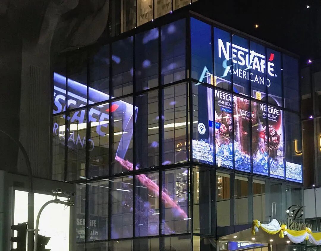 Outdoor P3.91 Lightweight LED Transparent Screen Display For Shopping Mall Windows