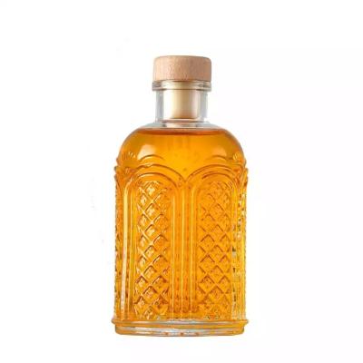 Garrafa de uísque cosmético de 280 ml com listras e gravuras em forma de triângulo transparente
