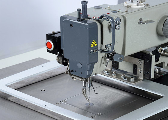 Electric Programmable Sewing Machine For Leather Glove / Shoes 32mm Lifting Clamp