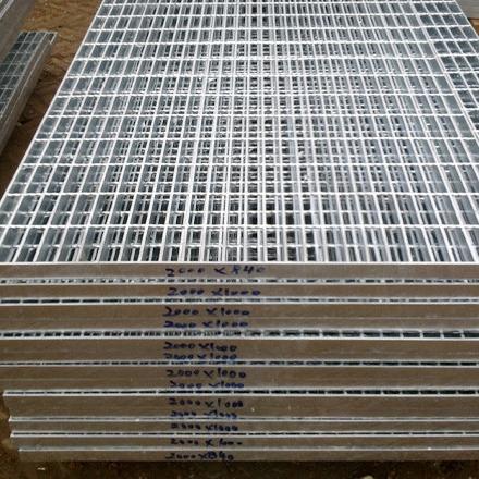 Earthquake Resistant 30*5 32*5 32*3 Galvanized Steel Grating Supplier