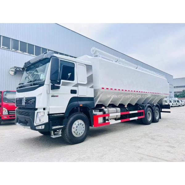 HOWO Bulk Feed Truck Carbon Steel Feed Grain Truck For Feed Grain Delivery
