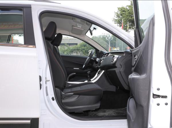 High Performance Gasoline SUV 7 Seats Openable Panoramic Sunroof
