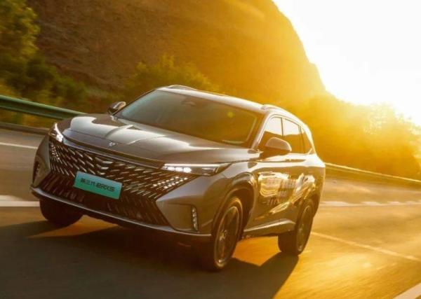 Hot Selling Roewe RX5 Good Quality Sedan Passenger Car With Personalized Big Data Navigation