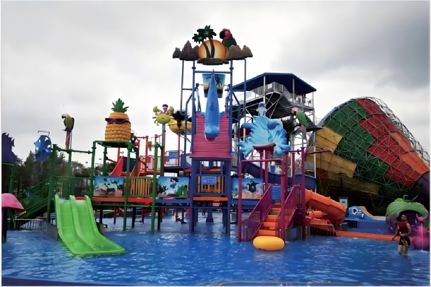 Medium Sized Water Village Park 680m2