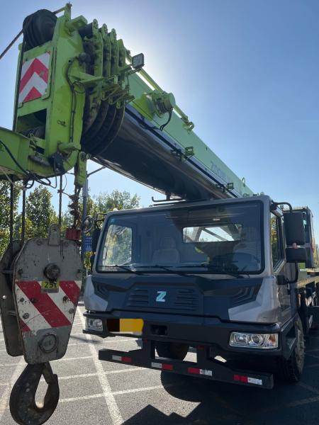 250h Zoomlion Truck Crane 7 Ton Counterweight Zoomlion Truck Mounted Crane