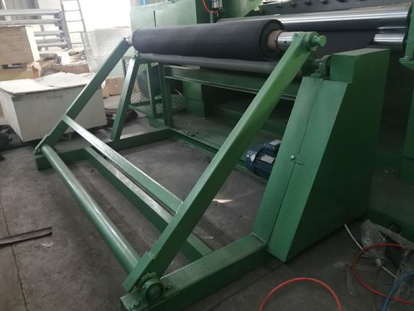 Machine à éplucher des barres d'acier rondes semi-automatique alliage inoxydable à carbone léger 0 - 15 m/min