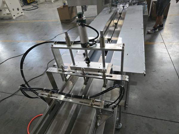 CPP sided heat sealing film automatic small toilet paper roll and kitchen towel paper packing machine price