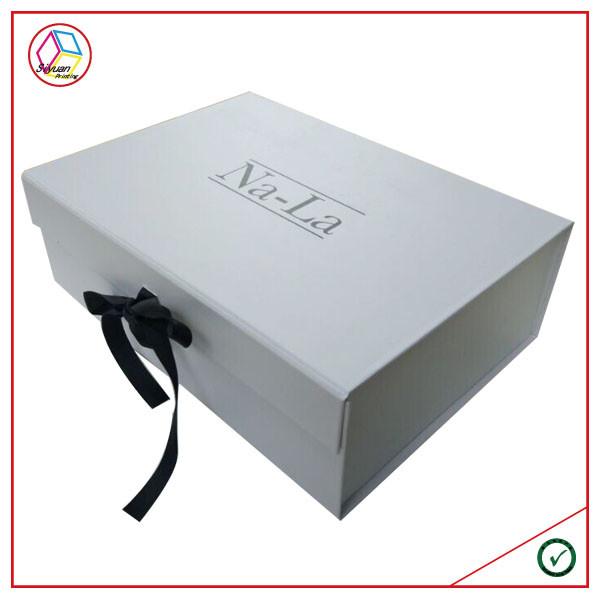 Foldable Rectangular Rigid Gift Boxes Plastic Coating With Ribbon Decoration
