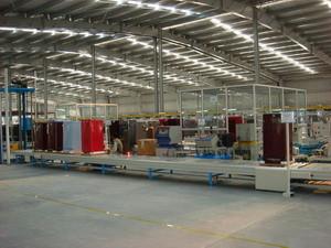 Linha de produção compacta do congelador/refrigerador com componentes automáticos