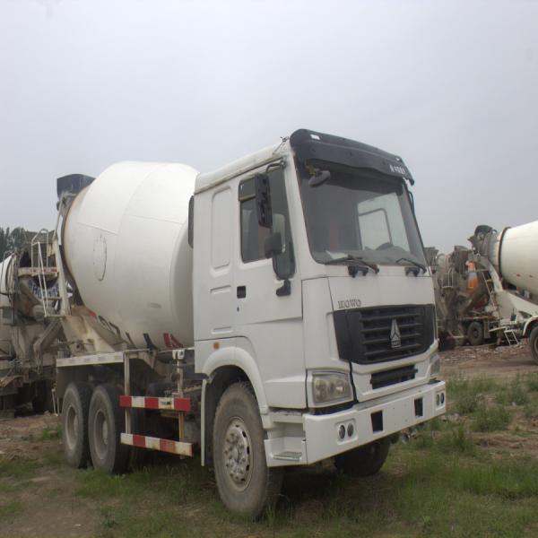 O equipamento de construção concreto de baixo nível de ruído saiu/o caminhão HOWO misturador da condução à direita