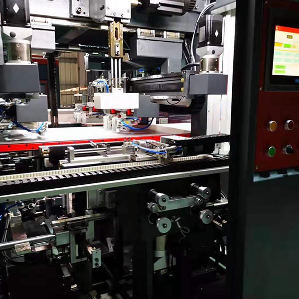 Machine à grande vitesse intelligente de fabrication de cartons de carton avec la fonction de formation tête double