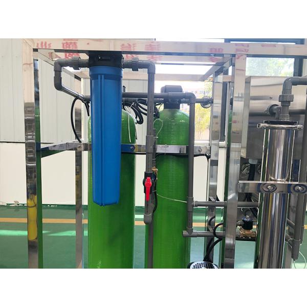 Système de traitement des filtres d'eau potable RO industriel commercial 500LPH dans une boîte en bois