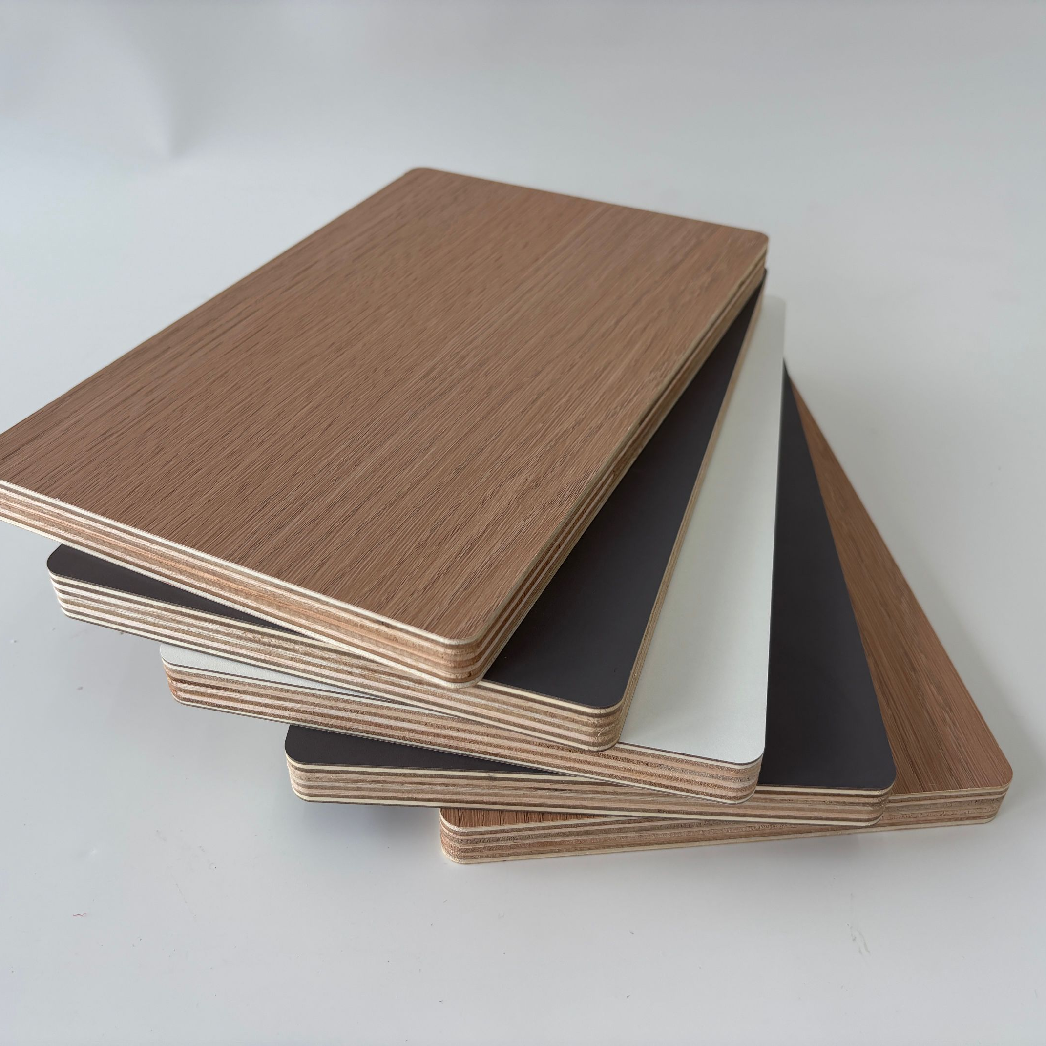Furniture Grade Plywood Board 1.2-25mm Thickness Well Sanded Surface 1220x2440mm