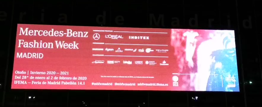 Стена видео- Ledwall/на открытом воздухе занавеса сетки СИД полного цвета видео-/прозрачный дисплей приведенный