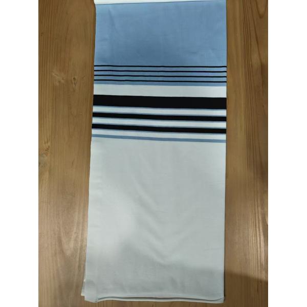 Tejido de punto de buena calidad, natural y cómodo, de rayas suaves, para uso informal.