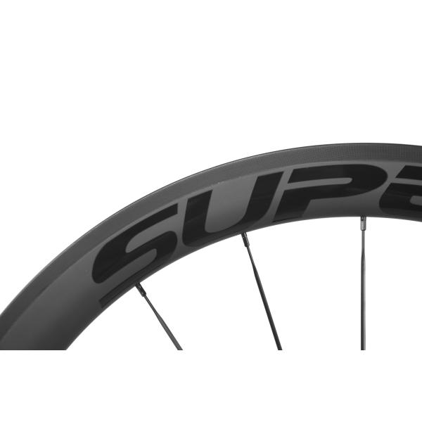 El conjunto de ruedas de fibra de carbono de Superteam es la actualización perfecta para las llantas abiertas de la bicicleta y el freno V