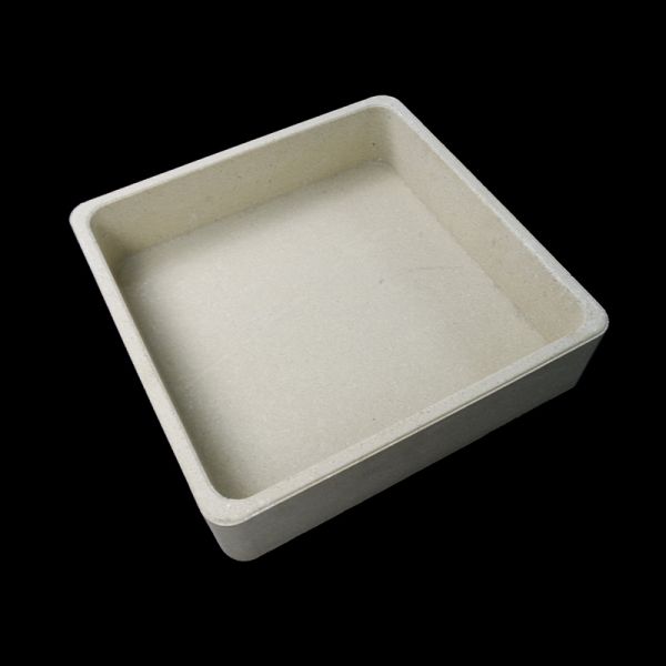 Smooth surface refractory sagger manufactured for firing operations delivering high temperature resistance and toughness