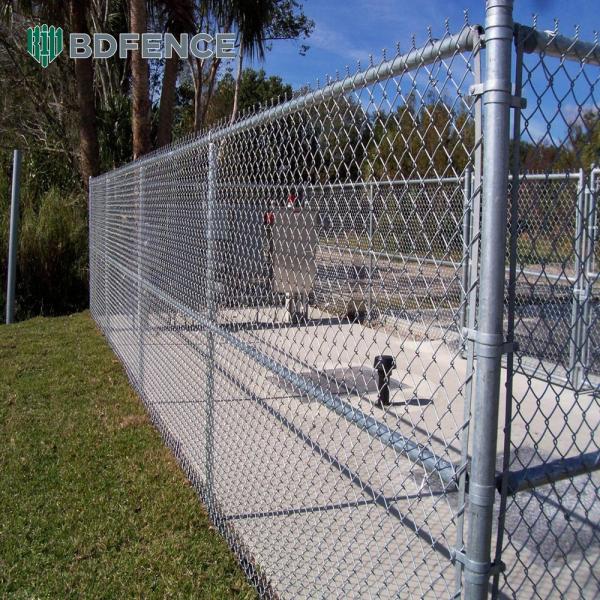 Material Galvanized Iron Wire Or PVC Coated Iron Wire PVC Sprayed Electric Galvanized Chain Link  Fence