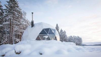 Snowproof Winter Resort Geo Dome Tent Igloo Camping Tents 200 Kg/Sqm