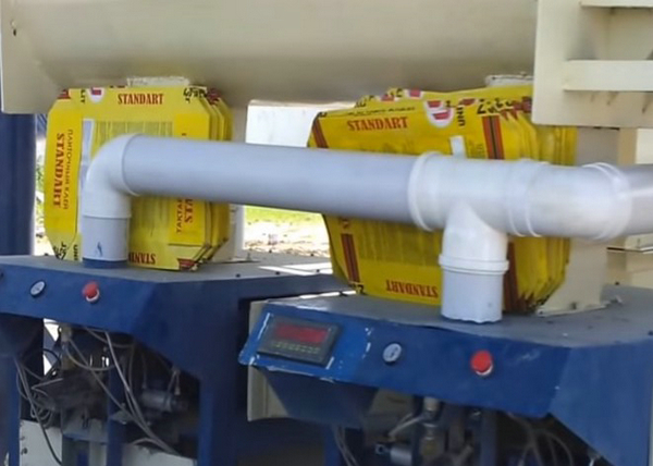 PVPE Pneumatic Valve Bag Packing Machine for Powder / Granule 10-50 kg