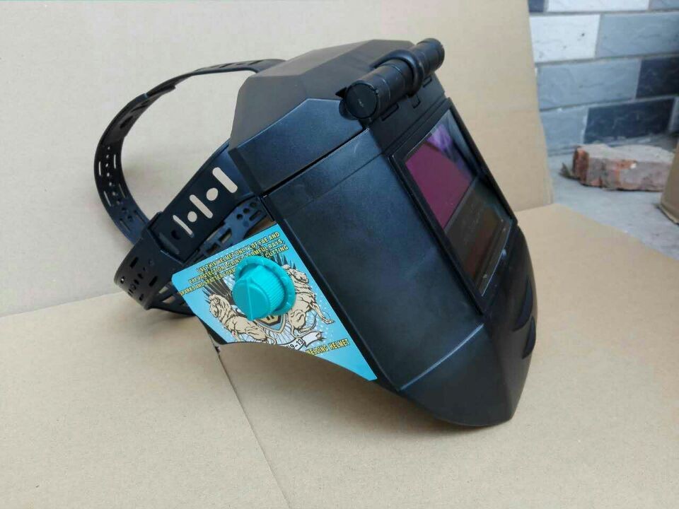 Auto Darkening Welding Helmet with 1/30000 s Switch Time Solar Powered and ANSI Z87.1 Compliant Welding Mask