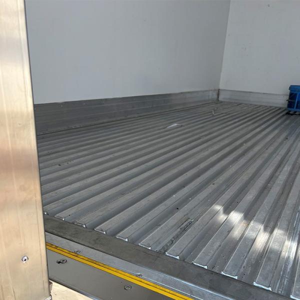 Diesel Euro 3 Refrigerated Freezer Truck 4*2 Small Refrigerated Transport Truck